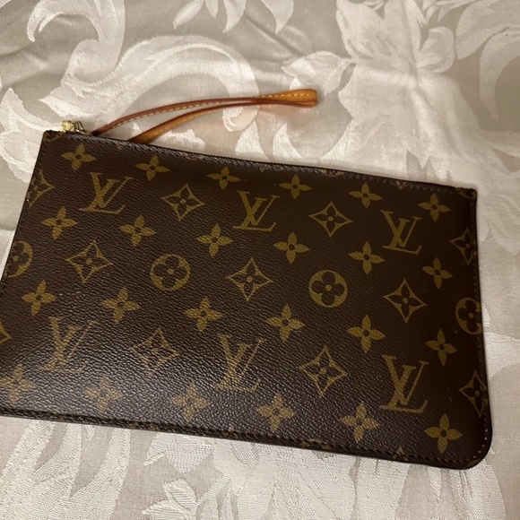Louis Vuitton Neverfull MM - Picture 6 of 6